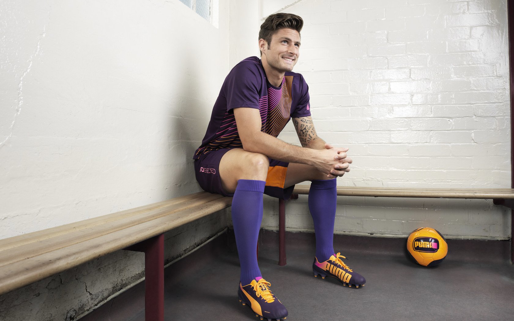 伯恩利边路推进强势，克拉文公园重拾信心，约翰·克拉伯恩