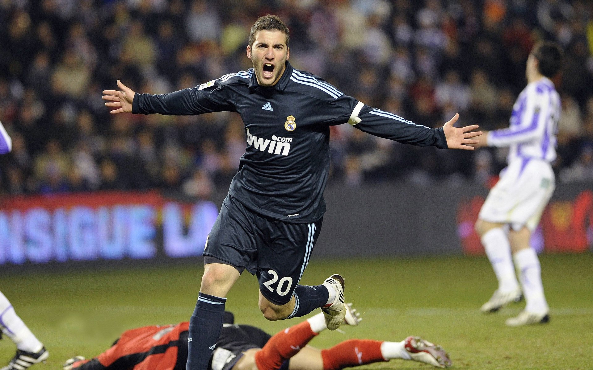 莎尔克奥尔登主帅加里史密斯继续调整战术